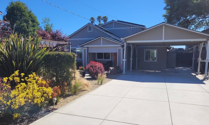 Upper Seabright Casa | Work/Play in Furnished Santa Cruz Home
