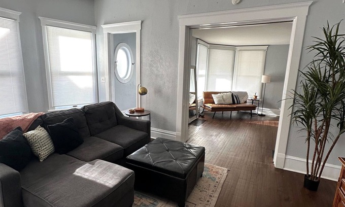 Bloomington Condominio | Work & Relax 1BR w/ Office in Prime Location