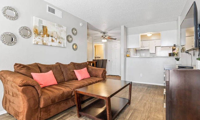 Park Central Apartamento | WORK REMOTELY IN URBAN DFW!