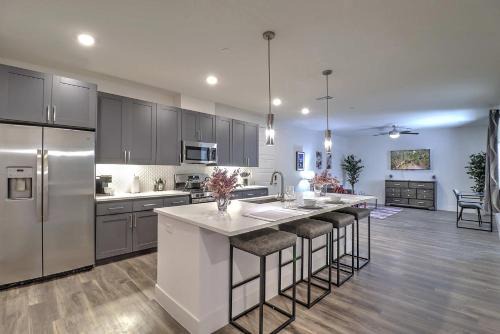 North Scottsdale Apartamento | Work Smarter in Style, Luxury Living Meets Remote Productivity G3061