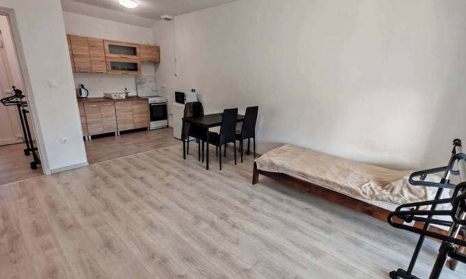 Kecskemet Apartamento | WorkStay Apartment – Modern Comfort with Private Parking, Near City Amenities
