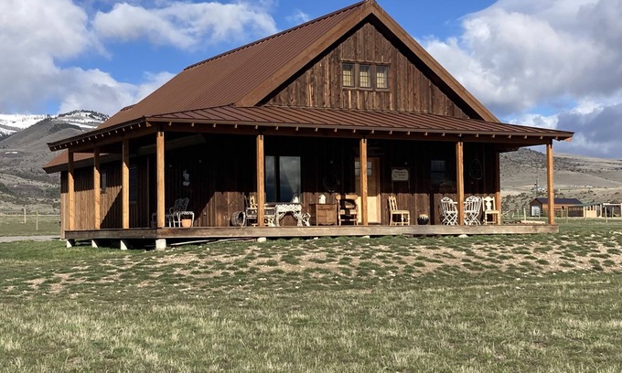 Shining Mountains Cabina | World Class Fishing, and Mountain Views in the beautiful Madison River Valley.