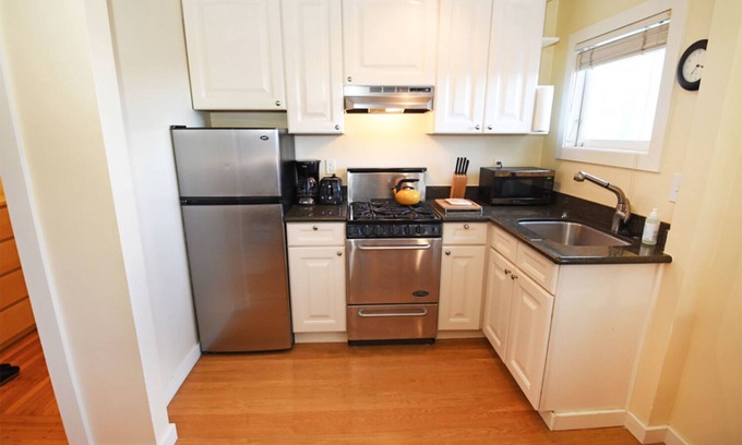 Russian Hill Apartamento | World Famous Macondray Lane ~ Fully Furnished Studio in Russian Hill