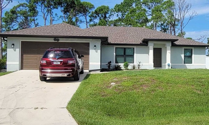 Gulf Cove Casa | World Renowned Beaches and a Fisherman's Paradise at your fingertips.