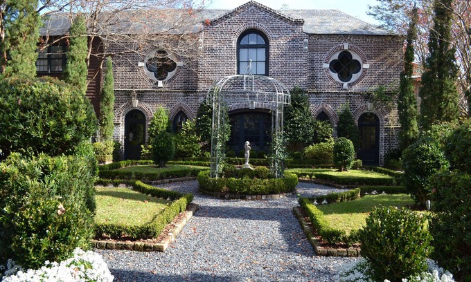 Harleston Village Casa | Wortham House 3BR / 3 & 1 / 2b Gothic Carriage House Set en el jardín