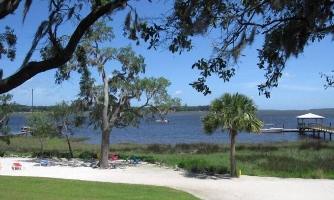 Midway Cabaña | ¡GUAU - $ 210 / nt! Salt Crest Waterfront Cottage w / Dock - Capacidad