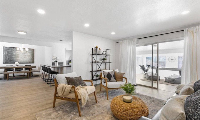 West University Casa | WOW! Modern! New Everything!