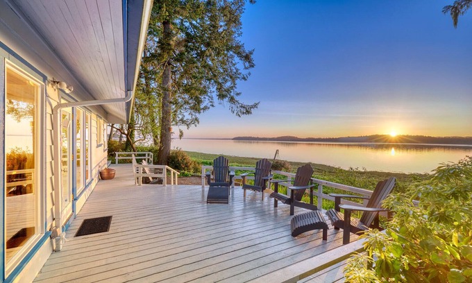 Long Beach Casa | WOW Views, Oversized Deck, Luxurious (KBay)