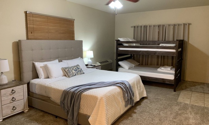Branson West Condominio | WOW!! Walk in 3 King suites next to SDC!