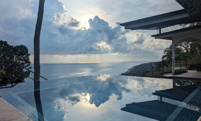 Dominical Casa | ¡ A pie de la playa! ¡Insana vista al mar! Perfecta ubicación! villa de lujo!