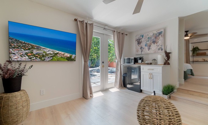 Parker Ridge Cabaña | WPB Coastal Cottage