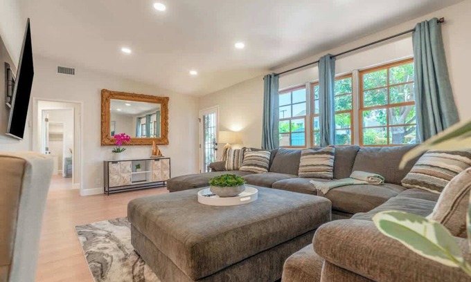 Hillcrest Casa | 1442 - The Canyon Treehouse · Wrap-around deck w/ Cyn views, 2bd 2bth, 5mins>DT