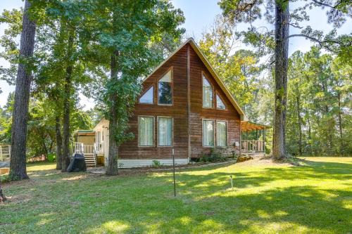 Hemphill Casa | Wraparound Porch Toledo Bend Reservoir Retreat!