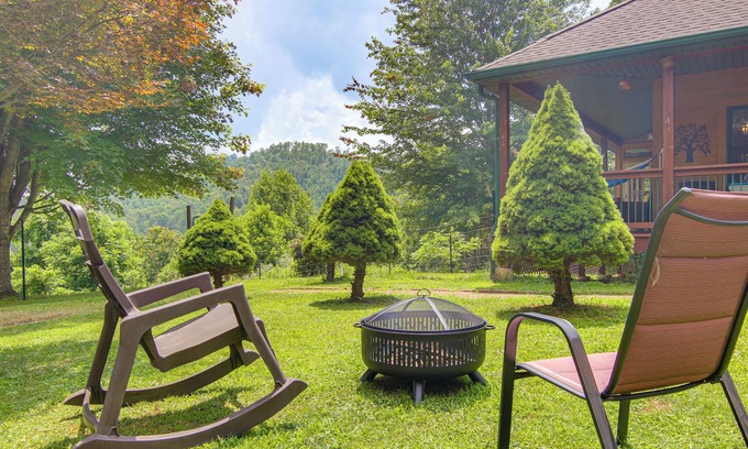 Bakersville Casa | Wraparound Porch w/ Views: Blue Ridge Mtn Gem!