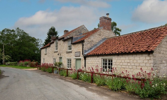 Nunnington Casa | Wrays Cottage - sleeping 8 guests in 4 bedrooms