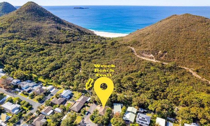 Shoal Bay Casa | Wreck Beach Cottage 1 Flannel Flower Fairway close to the beach