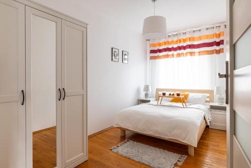 Krzyki Apartamento | Wrocław Apartment - Balcony, Park and Tram nearby - by Rentujemy