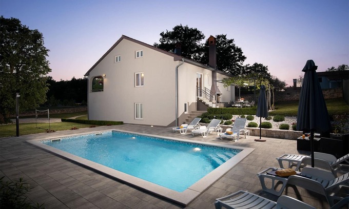 Bokordici Villa | Wunderschöne, Voll Ausgestattete Villa in Traumhafter Lage