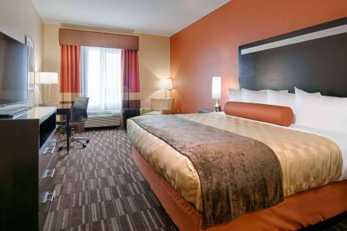 Lancaster Hotel | Wyndham Garden Lancaster CA