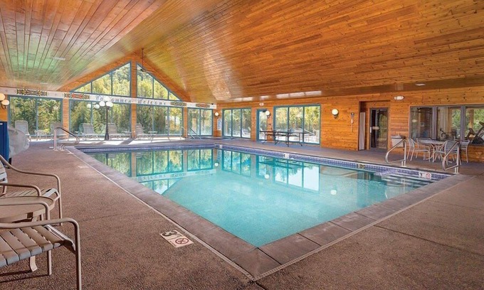 Fish Creek Condominio | Wyndham Little Sweden | 2BR/2BA King Balcony Suite