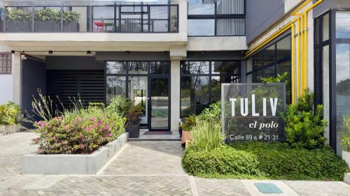 Barrios Unidos Apartamento | Wynwood House Stylish Loft in El Polo Modern & Central Stay