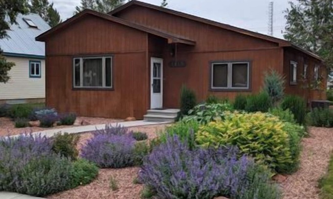Cody Casa | A pasos del centro de Cody: nuevo en el mercado de alquiler de vacaciones