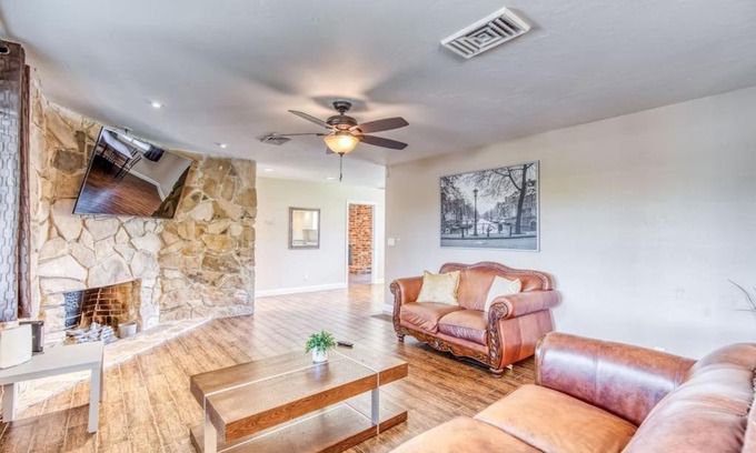 Fresno Apartamento | X-Large Spacious Deluxe House Fastest Wi-Fi