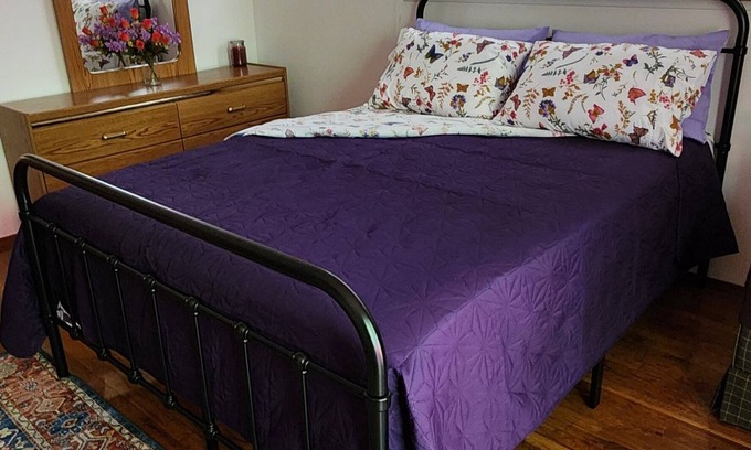 Kent Cama Y Desayuno | XL Tukwila Bedroom+Queen Bed+ 50"TV+Kitchenette+Coffee Bar "Private XL Bathroom"