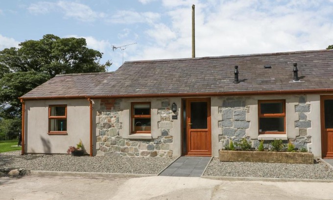 Dinas Casa | Y Beudy Cottage