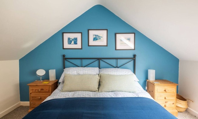 Solva Apartamento | Y Bothy · Riverside Bothy In Heart of Scenic Harbour Village