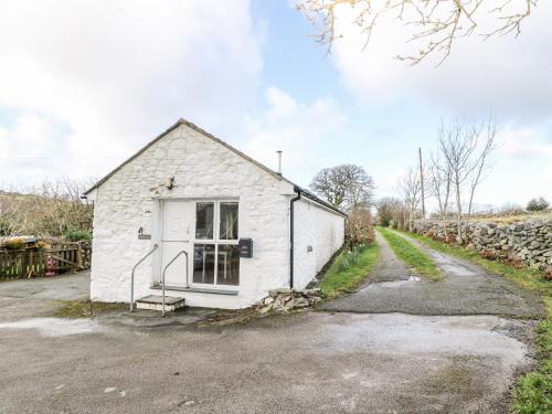 Bont Newydd Casa | Y Buarth