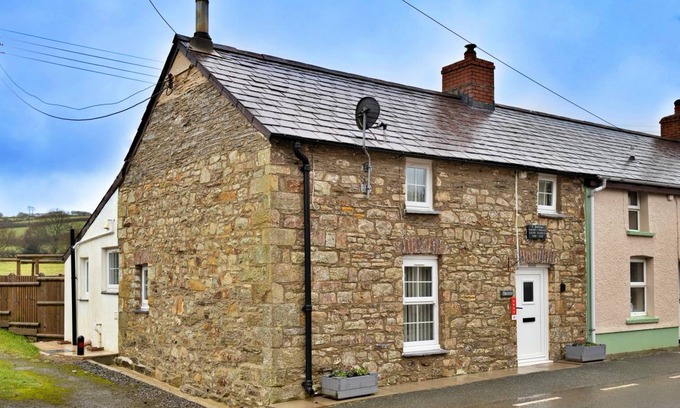 Talgarreg Casa | Y Bwthyn - 2 bed, pet friendly