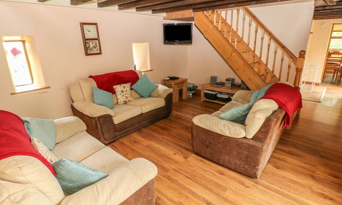 Llandissilio West Cabaña | Y Bwthyn, ideal para familias, con bañera de hidromasaje en Llandissilio, Ref 3789
