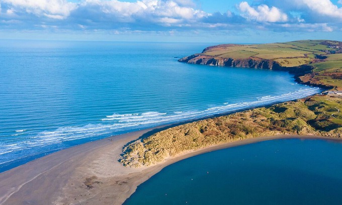 Dinas Cross Casa | Y Bwthyn, Holiday Property Cwm Yr Eglwys, Sleeps 2, 1 bedrooms, bathrooms