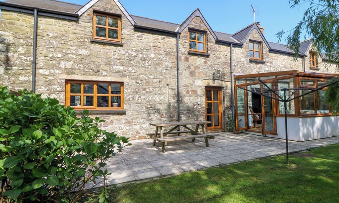 Tan-y-groes Cabaña | Y BWTHYN, pet friendly, character holiday cottage in Llangrannog