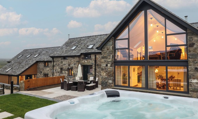 Cwmtirmynach Cabaña | Y CÔR, family friendly, luxury holiday cottage in Cerrigydrudion