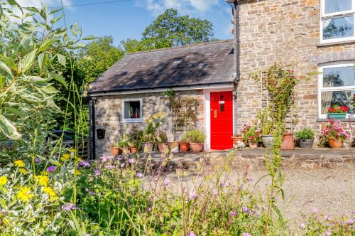 Llanybydder Casa | Y Cwtch