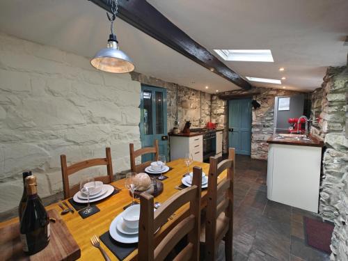 Dolgellau Casa | Y Cwtch - Panoramic mountain views within Snowdonia's National Park - 4x4 only