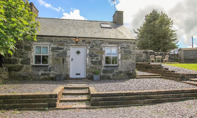 Caernarfon Casa | Y Garreg Fawr