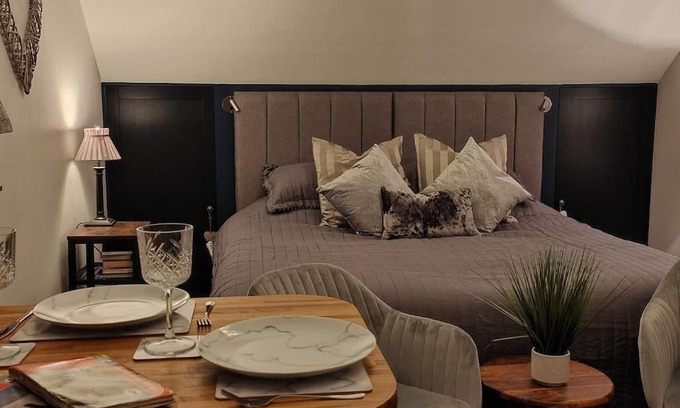 Glangrwyney Apartamento | Y Llofft - Cosy Country Retreat in the Brecon Beacons