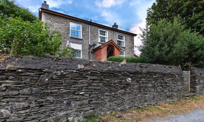 Machynlleth Casa | Esta tradicional y espaciosa casa de vacaciones en el corazón del cautivador campo de Gales