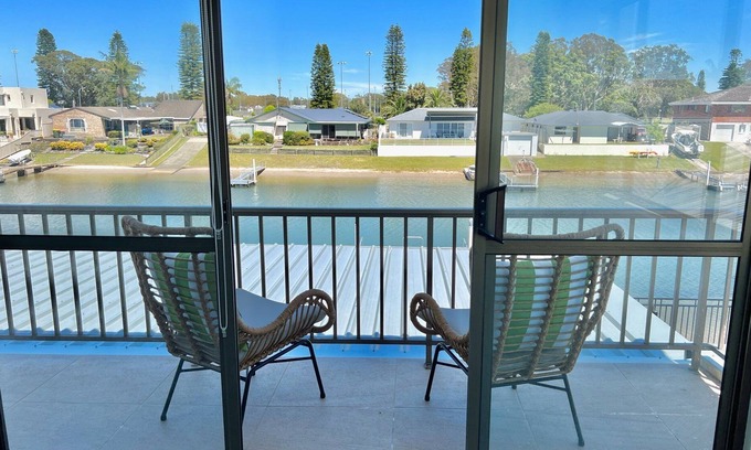 Port Macquarie Casa | Yabby House - pool, private Jetty, Port Canals