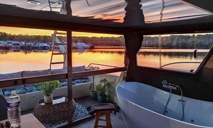 Sandrancourt Alquiler De Eote | Yacht avec Jacuzzi pour amoureux: L'Odysea
