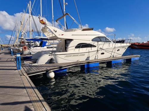 Santa Cruz de Tenerife Alquiler De Eote | Yacht Experience Tenerife 24h plus Tour with private Skipper & private Hostess all inclusive with Cocktails, Sandwiches and free Minibar