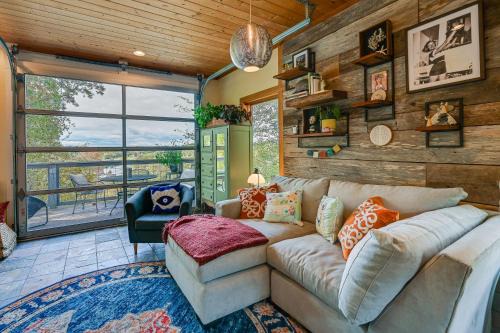 Stokes Apartamento | Yadkin River Treehouse about Miles of Trails On-Site