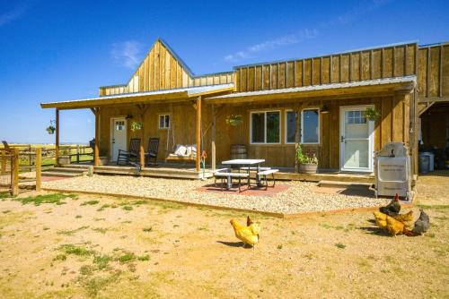 Galeton Casa | Yak Ranch with Mountain Views, Near Wellington!