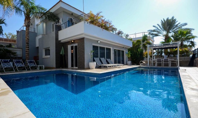 Eilat Villa | YalaRent Villa Belissimo with Private heated Pool