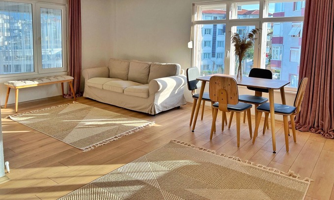 Ciftlikkoy Apartamento | Yalova Sea Breeze Loft - Direct Beach view + Historical Church