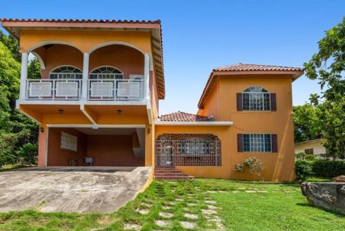Montego Bay Villa | YanceyLargo Estate - Newly Renovated 7BR Beautiful Two-Story w Gorgeous Mountain View villa