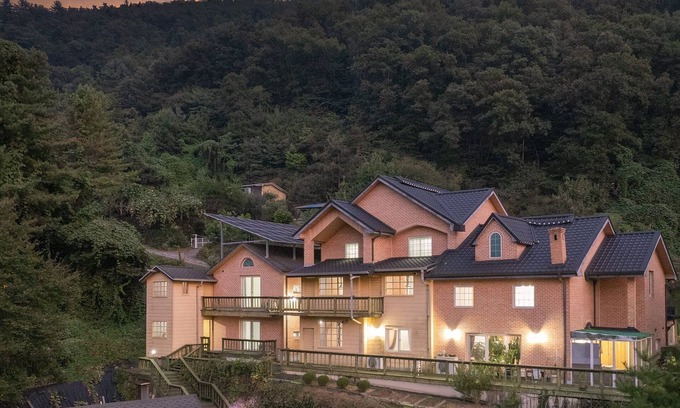Seojong Casa | Yangpyeong Beulleosseom pet spa Pension